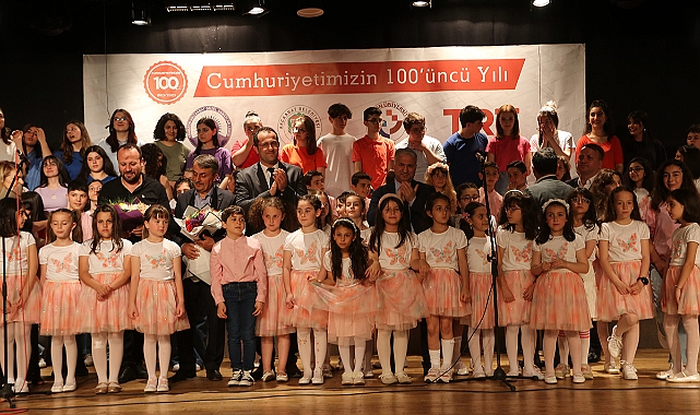 AKÇAABAT'TA MİNİK SANATÇILAR MEST ETTİ