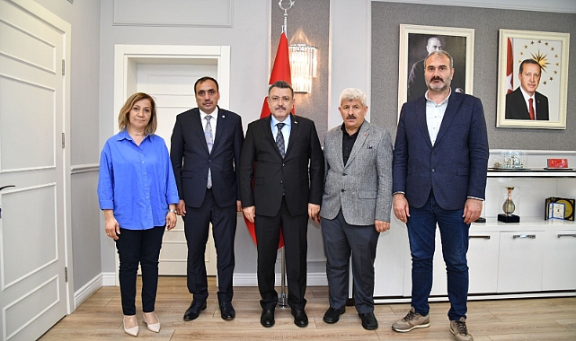 BAŞKAN GENÇ BAYRAM ÖNCESİ İŞÇİLERİ SEVİNDİRDİ