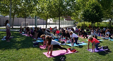 BEYLİKDÜZÜ BELEDİYESİ’NDEN ÜCRETSİZ YOGA EĞİTİMİ