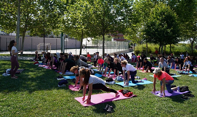 BEYLİKDÜZÜ BELEDİYESİ’NDEN ÜCRETSİZ YOGA EĞİTİMİ