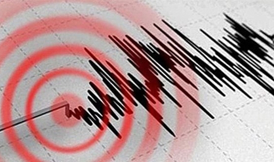 ERZİNCAN'DA 4 BÜYÜKLÜĞÜNDE DEPREM