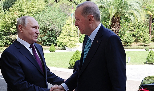 ERDOĞAN İLE PUTİN, SOÇİ'DE BİR ARAYA GELDİ: DOĞALGAZ VE TAHIL MESAJI