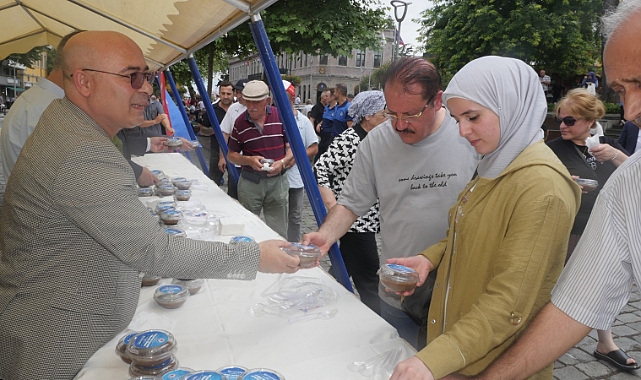 BÜYÜKŞEHİR'DEN VATANDAŞLARA AŞURE İKRAMI