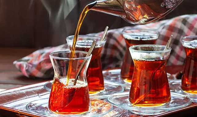 RİZE'DE ÇAY OCAKLARINDA ÇAY ZAMLANDI