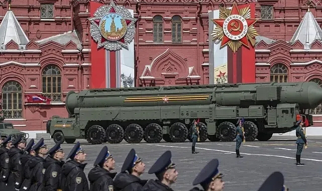 RUSYA'DAN, BERLİN'E "İŞGAL EDERİZ" (RUSLAR BERLİN'İ İŞGAL EDERİZ)