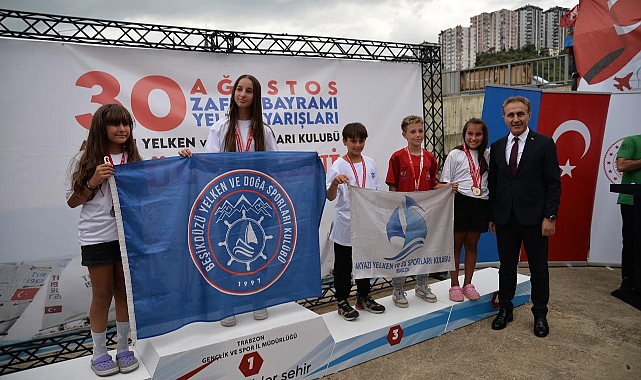 ZAFER BAYRAMI COŞKUSUYLA YELKENLER FORA