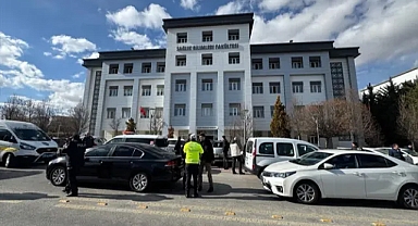 ÜNİVERSİTEDE SİLAH SESLERİ