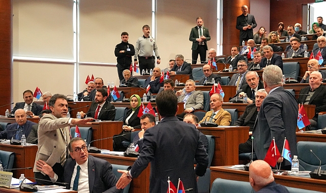 BÜYÜKŞEHİR BELEDİYE MECLİSİNDE TANSİYON YÜKSELDİ