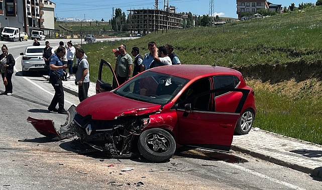 BAYBURT'TA FECİ KAZA: 4 YARALI