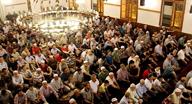 TRABZON'DA BAYRAM NAMAZI SAAT KAÇTA?