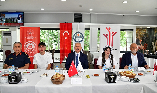 VALİ YILDIRIM: HAYALLERİZİN PEŞİNDEN AYRILMAYIN