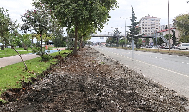 AKÇAABAT'TA KALDIRIMLAR YENİLENİYOR