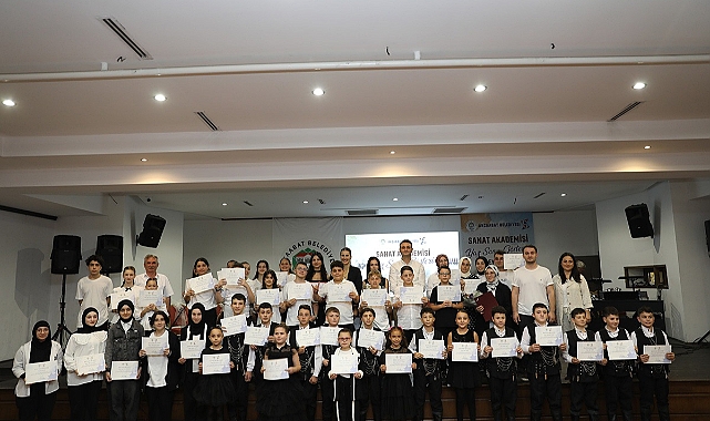 AKÇAABAT'TA SANAT AKADEMİSİ YAZ SONU GÖSTERİSİ GERÇEKLEŞTİ
