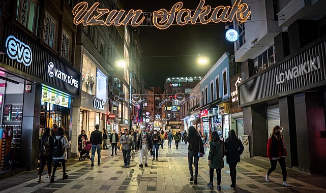 SONUNDA UZUNSOKAK'TA ZEMİN YENİLENİYOR!