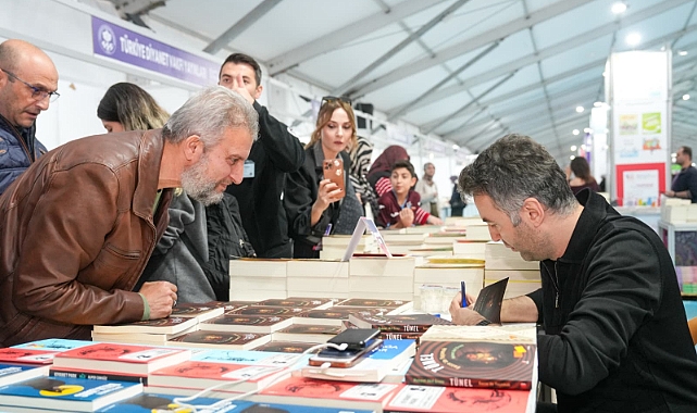 TRABZON KİTAP GÜNLERİ’NE ZİYARETÇİ AKINI SÜRÜYOR