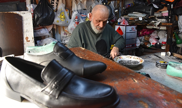 TRABZONLU USTA 60 YILDIR DERİ AYAKKABI İMAL EDİYOR