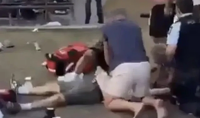 ÜNLÜ PLAJDA SİLAHLI SALDIRI: ÇOK SAYIDA ÖLÜ VAR