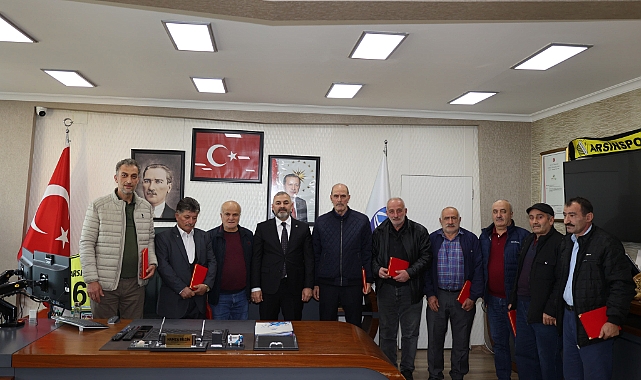 BAŞKAN BİLGİN'DEN EMEKLİYE AYRILAN PERSONELE PLAKET
