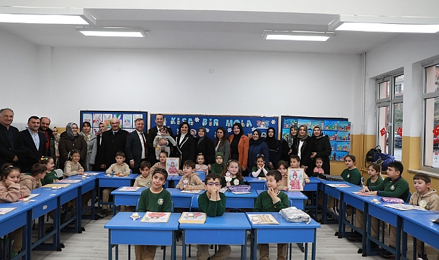 BAŞKAN EKİM ÖĞRENCİLERİN KARNE HEYECANINA ORTAK OLDU