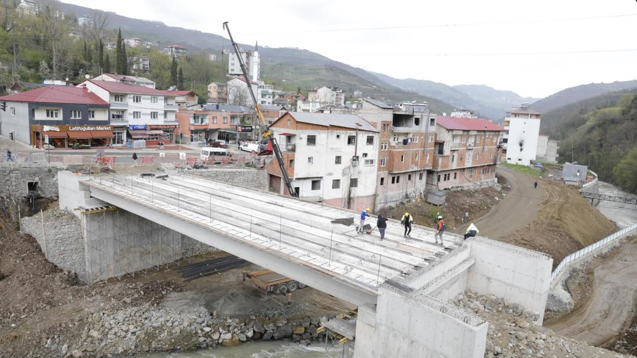 AKÇAABAT'TA ULAŞIM ÇİLESİNE SON!