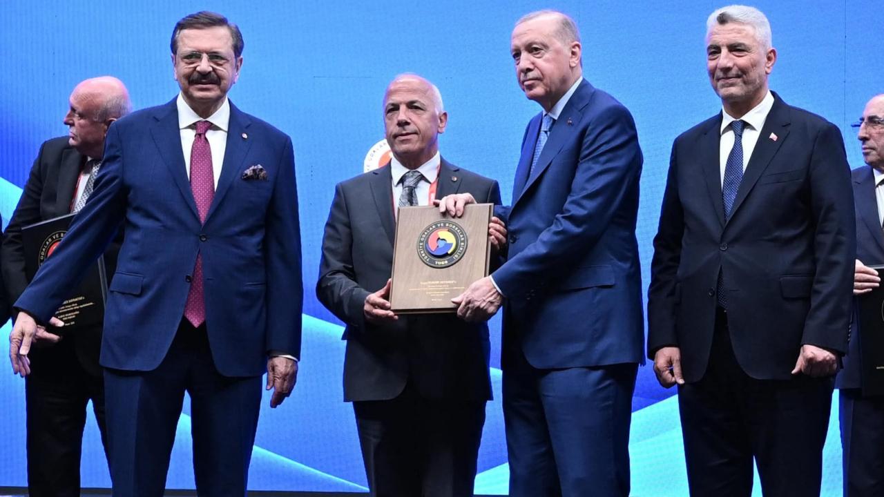 AKYÜREK'E BÜYÜK ONUR