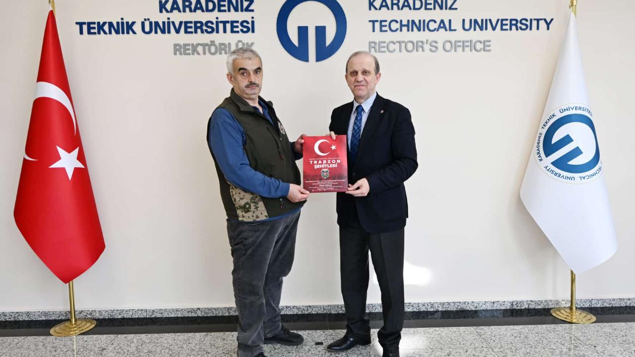 TEZCAN'DAN REKTÖR ÇUVALCI'YA DESTEK, ELEŞTİRİLERE TEPKİ!