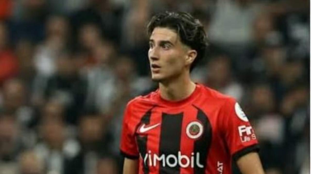 TRABZONSPOR O FUTBOLCU İLE SÖZLEŞME UZATTI