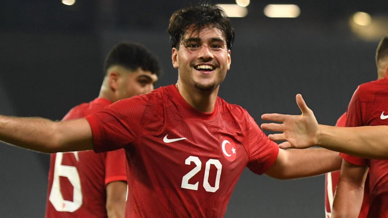 TRABZONSPOR'UN GÖZDESİ İÇİN GALATASARAY DEVREDE!