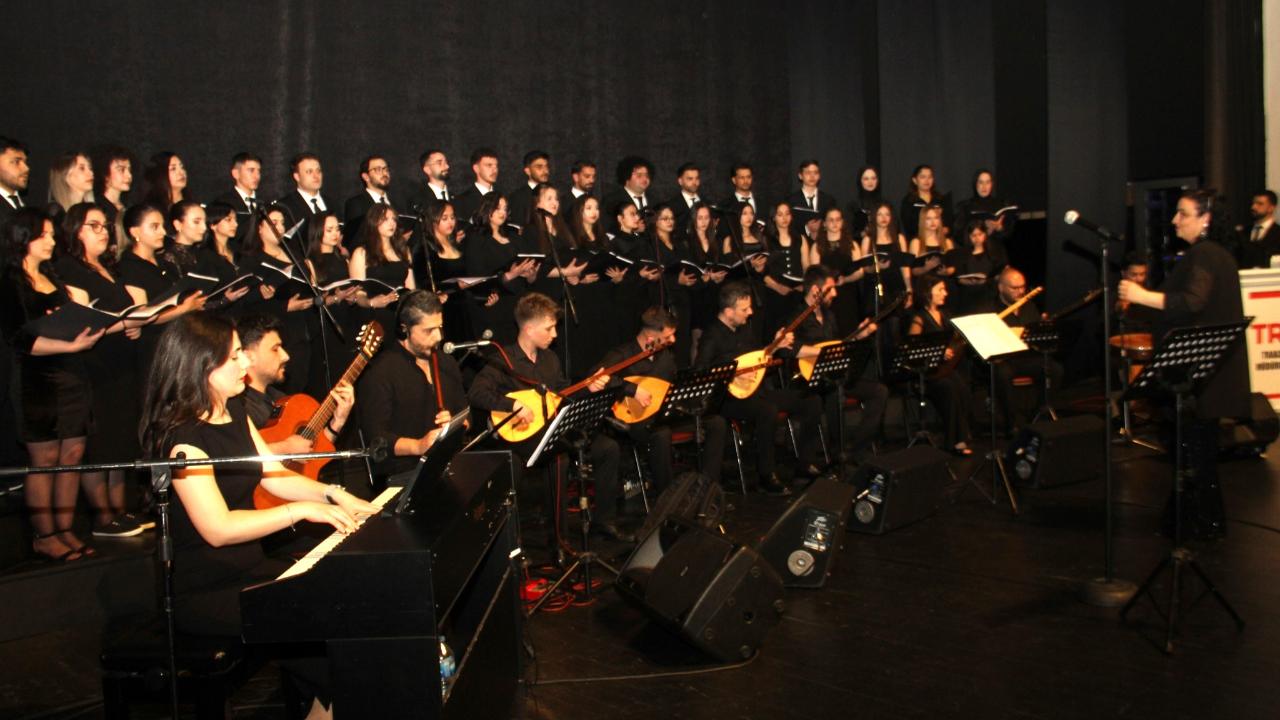 TRT TRABZON THM GENÇLİK KOROSU’NDAN 19 MAYIS’A ÖZEL KONSER