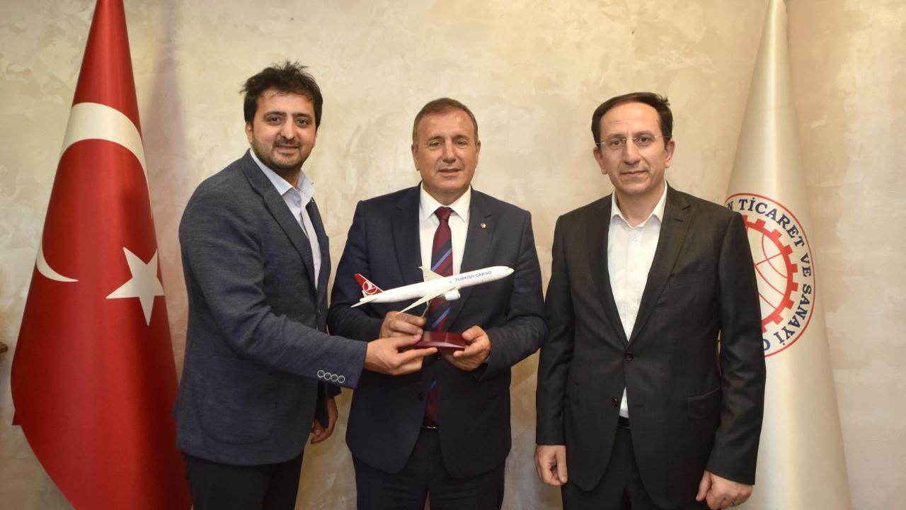 BAŞKAN ÇELEBİ AÇIKLADI: HAVA KARGO TESİSİ TRABZON'DA HİZMETE AÇILIYOR