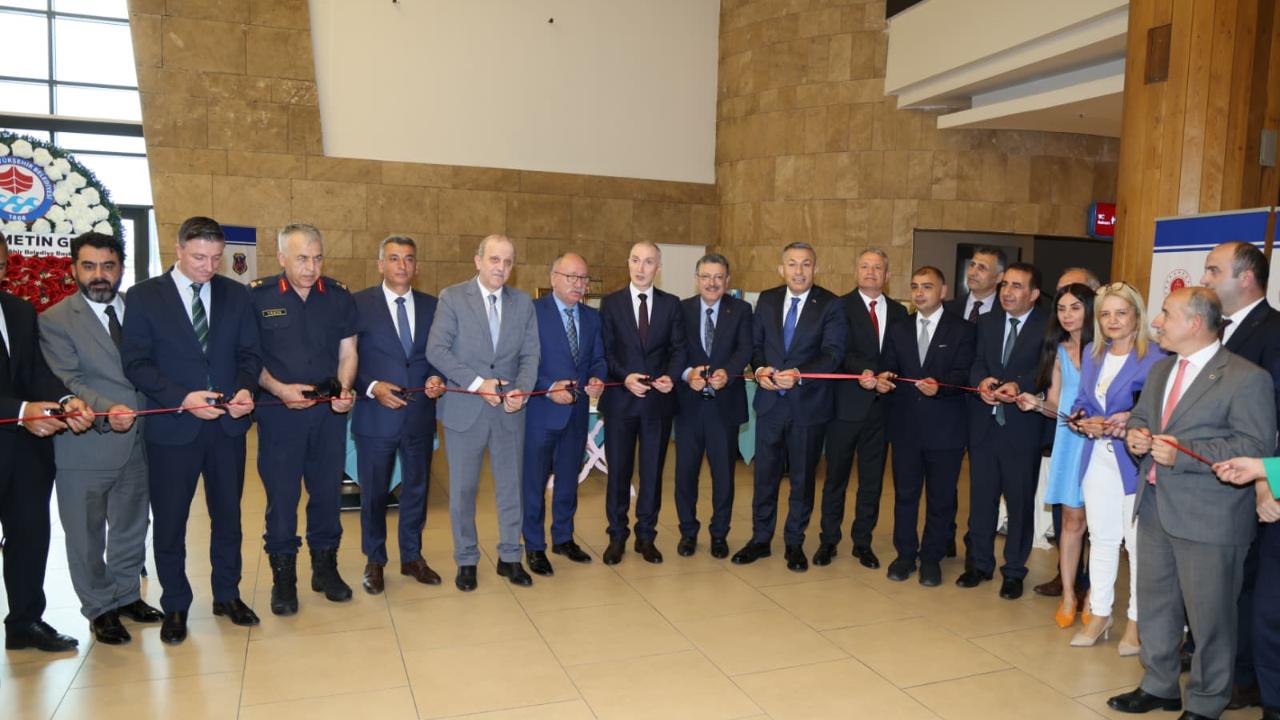 BAŞKAN GENÇ'TEN HÜKÜMLÜLERİN SANAT ESERİNE DESTEK