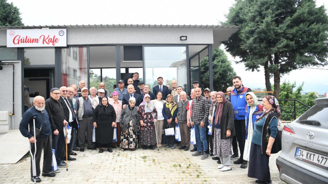 BÜYÜKŞEHİR'DEN HUZUREVİ SAKİNLERİNE ZİYARET