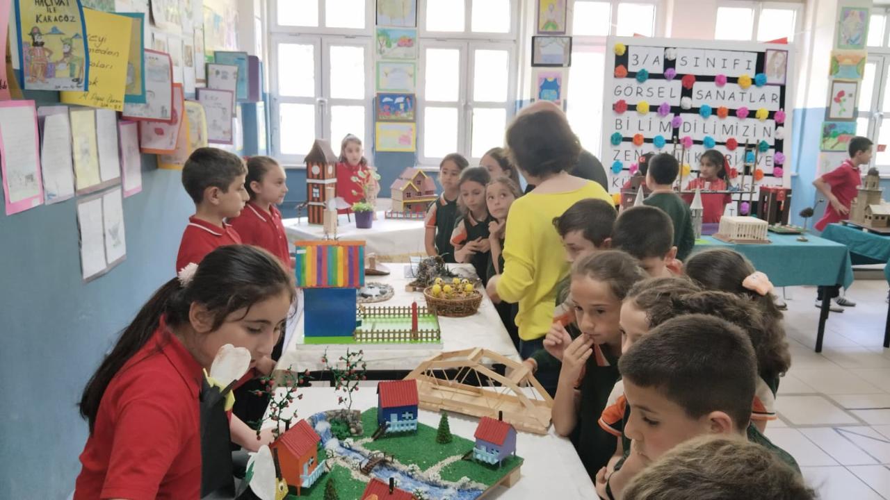 EMEKLE HAZIRLANAN SERGİ ZİYARETÇİLERİNİ AĞIRLADI