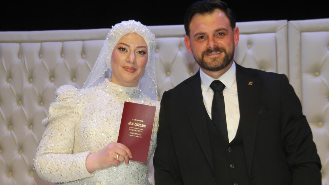 MESUT, BETÜL'ÜNE KAVUŞTU