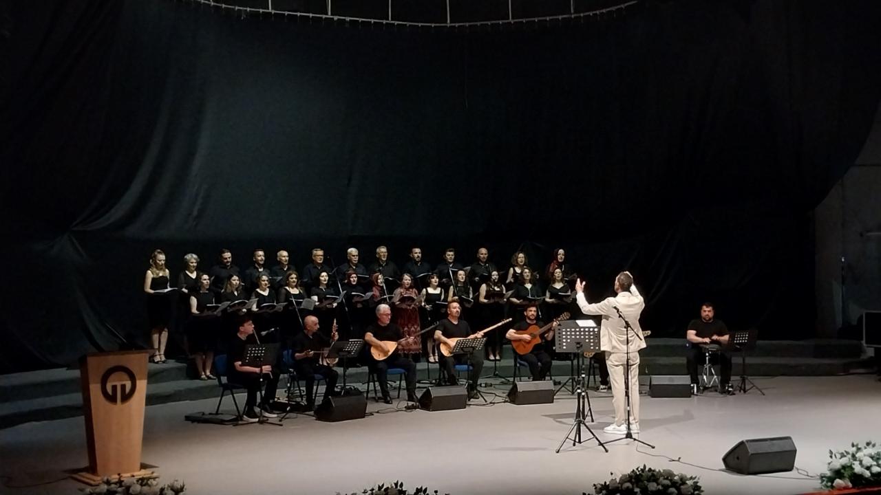 MİMAR SİNAN ORTAOKULU SANAT DOLU BİR GECEYE İMZA ATTI