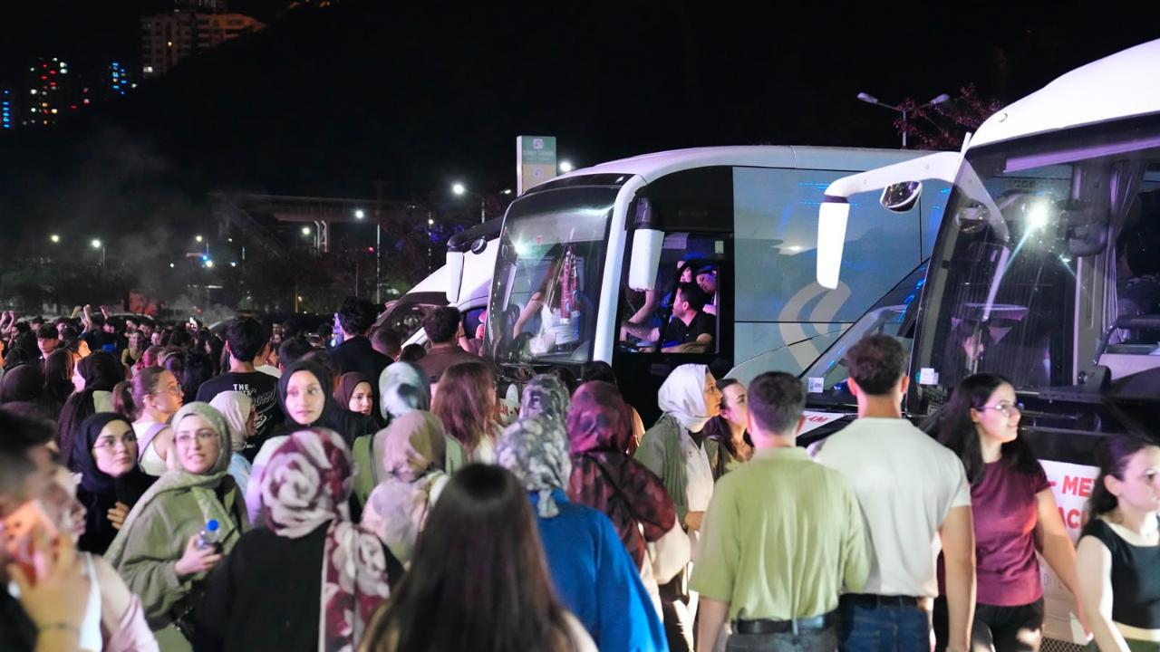 ORTAHİSAR BELEDİYESİ, KONSER SONRASI VATANDAŞLARI KENT MERKEZİNE ULAŞTIRDI