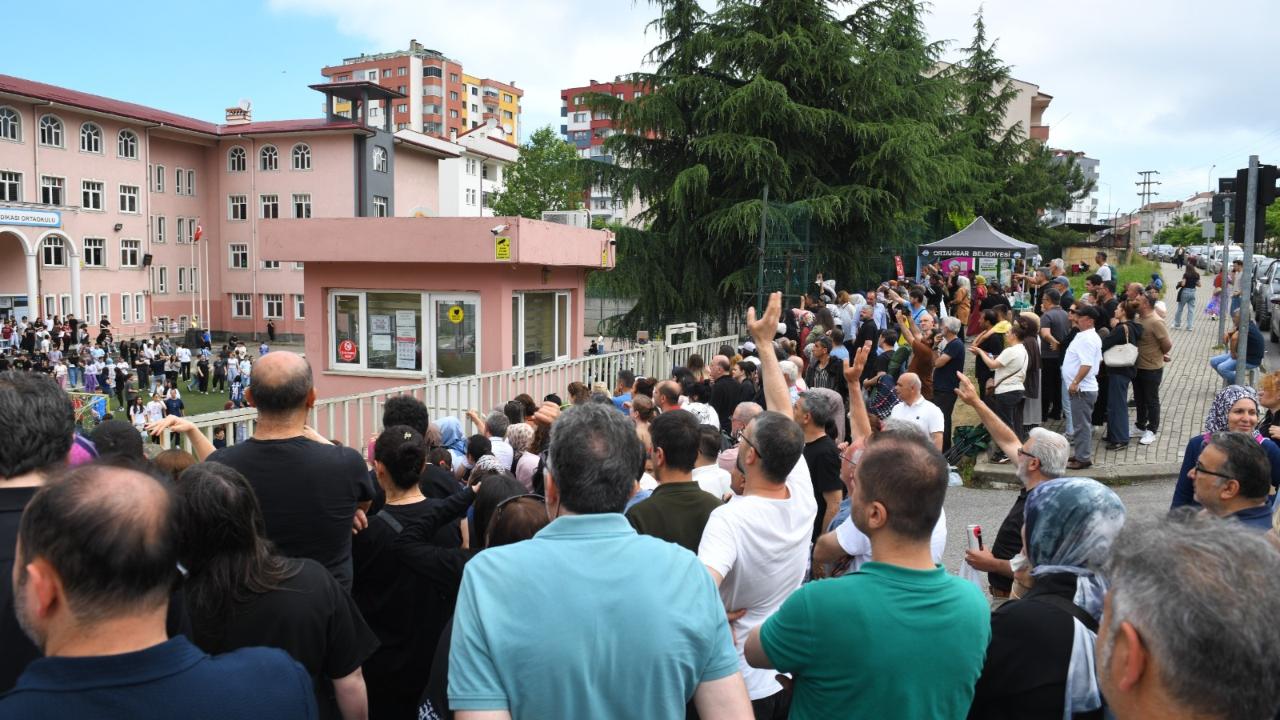 ORTAHİSAR BELEDİYESİ, LGS’YE GİREN ÖĞRENCİLERİN YANINDA!
