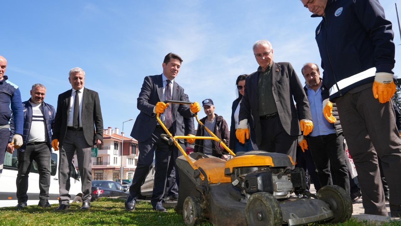 ORTAHİSAR BELEDİYESİ, PARK VE YEŞİL ALANLARI YAZ MEVSİMİNE HAZIR HALE GETİRDİ
