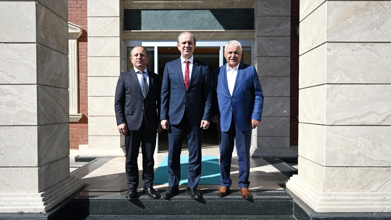 REKTÖR ÇUVALCI'DAN YILDIZ'A TAZİYE ZİYARETİ