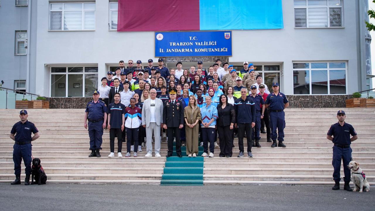 TRABZONSPOR'DAN JANDARMA KOMUTANLIĞINA ZİYARET