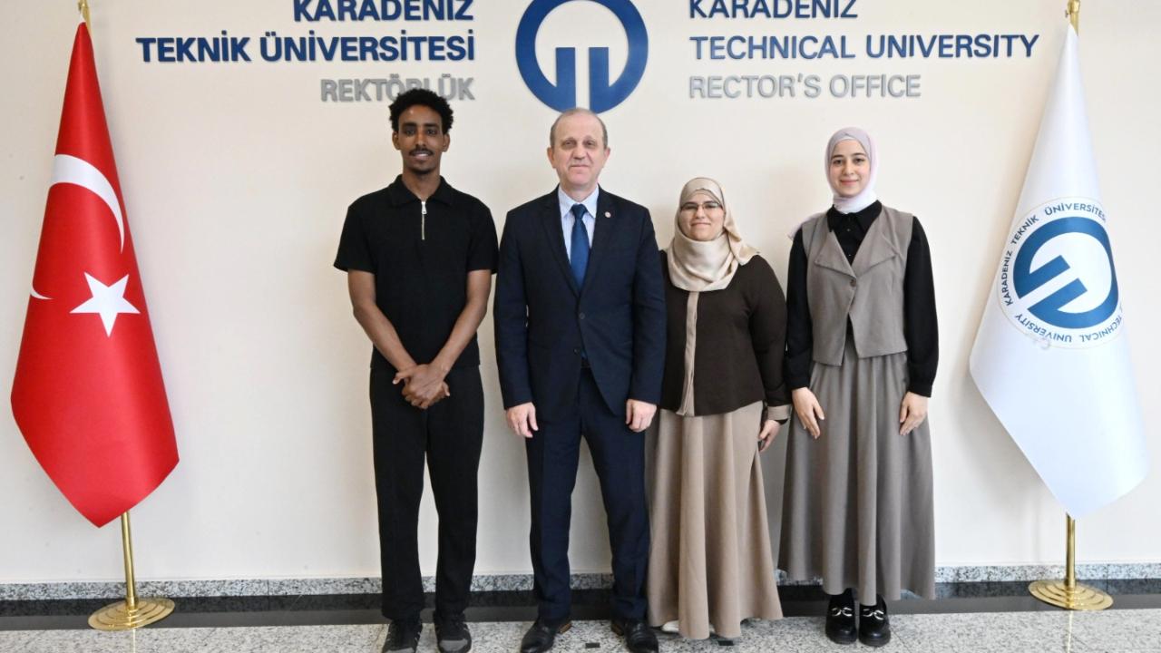 ULUSLARARASI ÖĞRENCİ BİRLİKLERİNDEN REKTÖR ÇUVALCI’YA ZİYARET