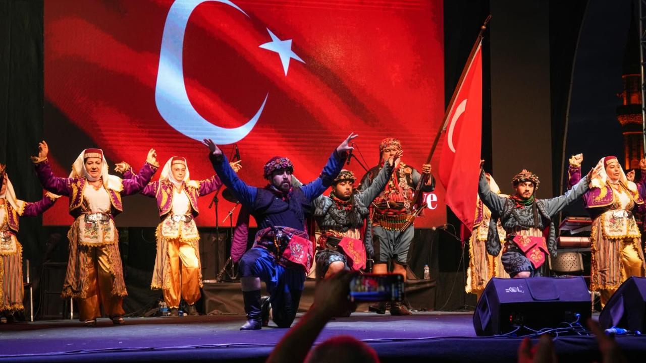 15 ÜLKEDEN 650 HALK OYUNCUSU TRABZON'DA BULUŞACAK