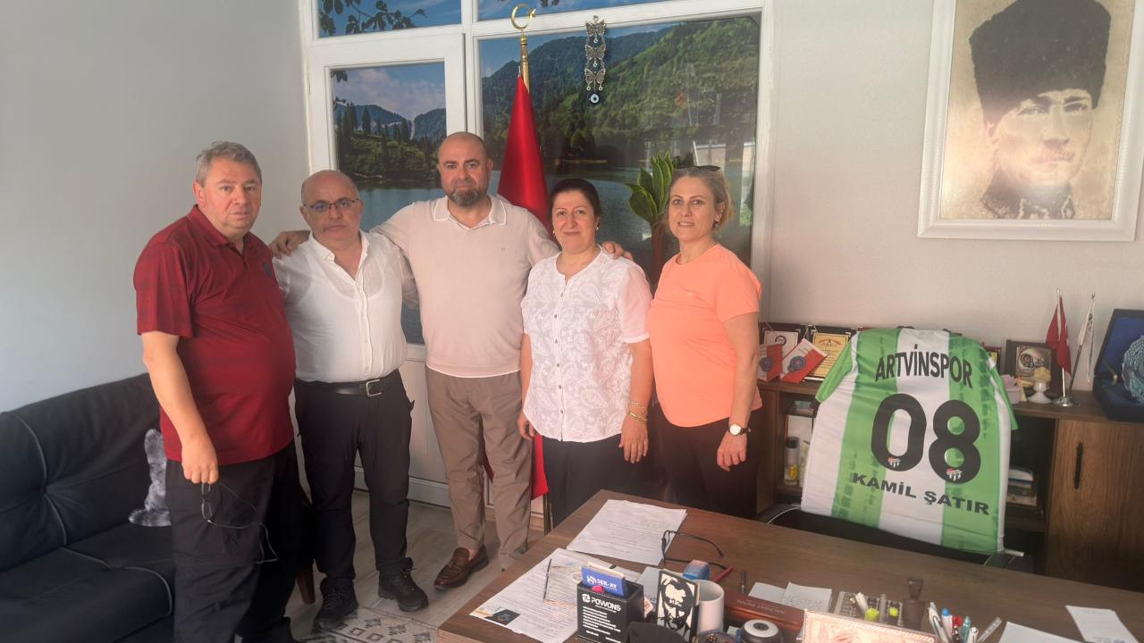 ARTVİNLİ İŞ İNSANI ŞATIR'A ARTVİNSPOR'DAN ZİYARET