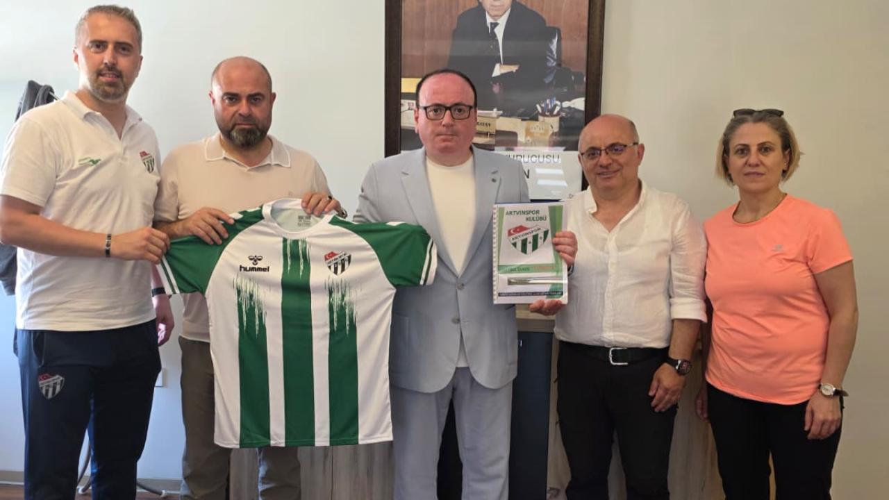 ARTVİNSPOR'UN KADIN VOLEYBOLU PROJESİNE İŞ İNSANI ERTEN KAYAN'DAN DESTEK