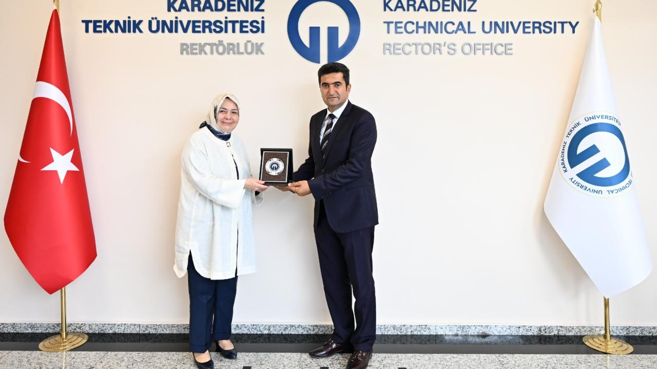 BAKAN YARDIMCISI ÖKTEN’DEN KTÜ’YE ZİYARET