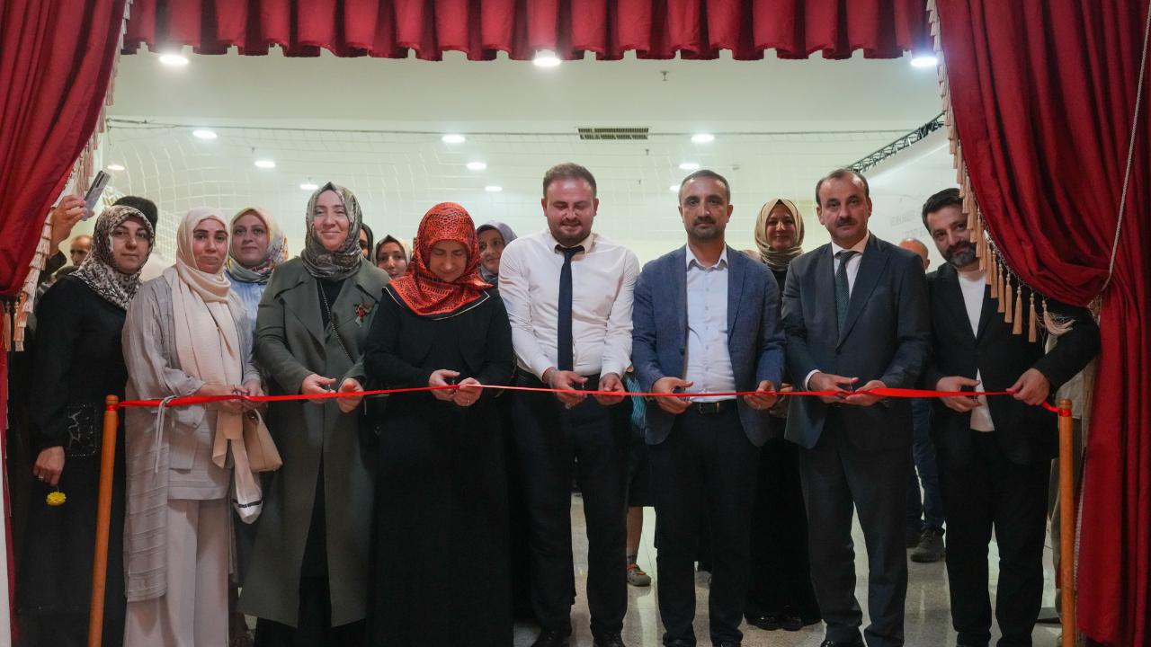 KURSİYELERİN ESERLERİ SANATSEVERLERLE BULUŞTU