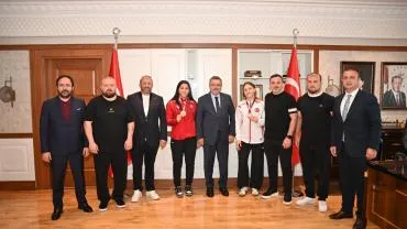 ŞAMPİYON SPORCULARA BAŞKAN GENÇ'TEN ÖVGÜ