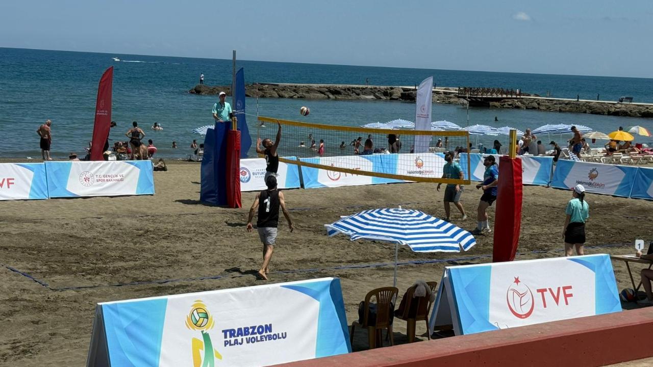 TRABZON'DA PLAJ VOLEYBOLU HEYECANI