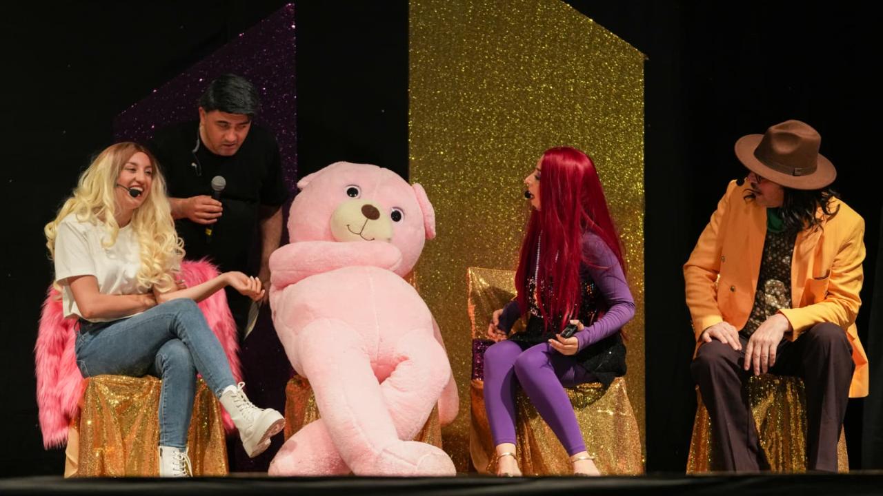 ÜNLÜ SHOW'A BÜYÜK İLGİ